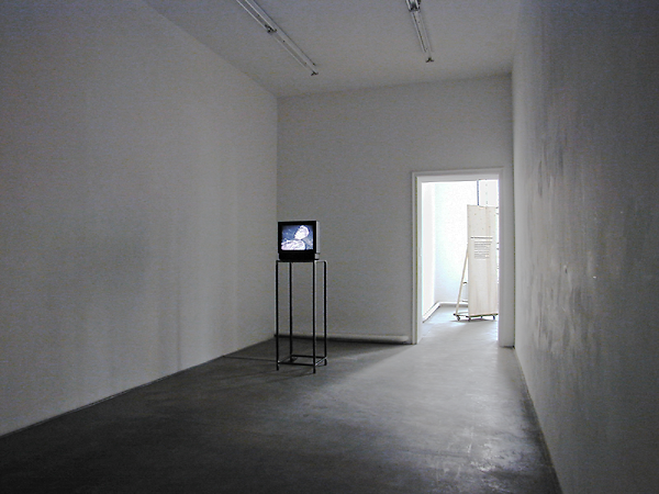 Bjørn Melhus: Der Zeichnungsgenerator - Ausstellung im Kunstverein Hannover 2001. Foto: Ralf Henning